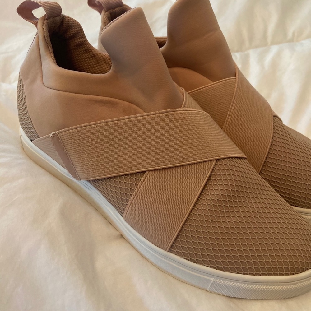 Blush Steve Madden sneakers size 7.5